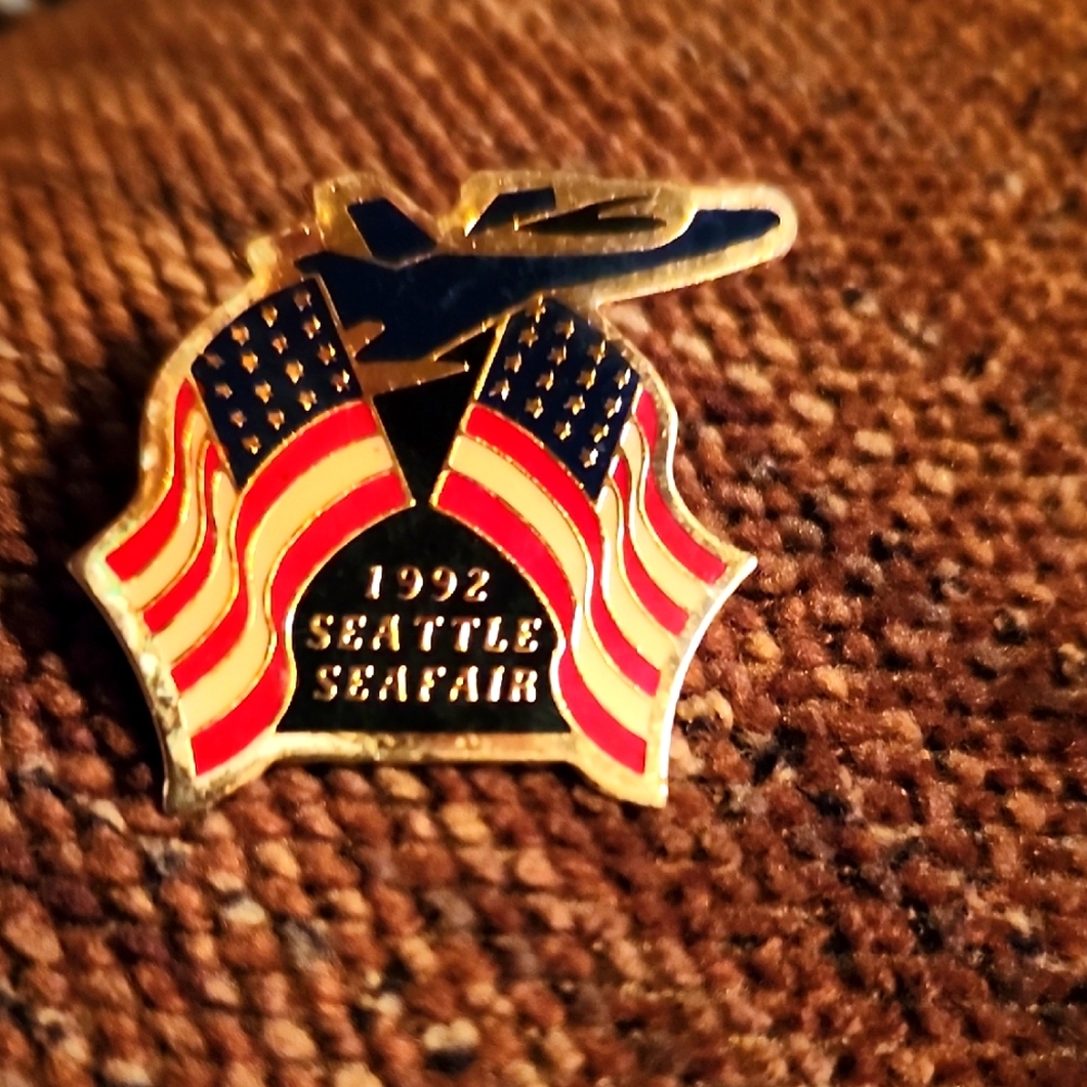 1992 Seattle Seafair Pin with Flags Lapel/Hat Pin Jewelry/Accessories